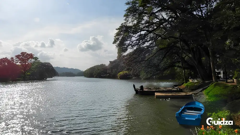 Sri Lanka: Kandy Lake & City Walking Tour with Private Transfers 1