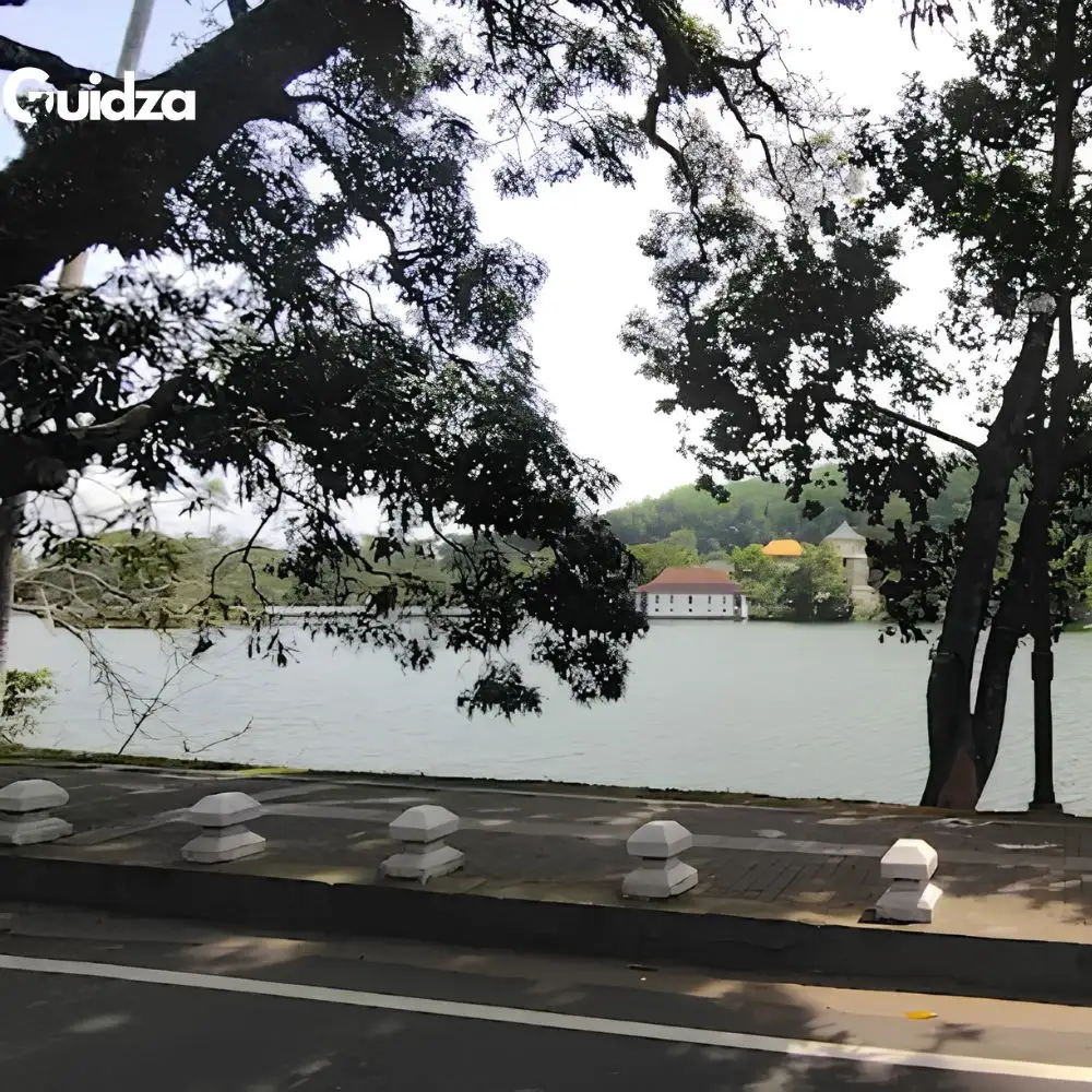 Sri Lanka: Kandy Lake & City Walking Tour with Private Transfers 3